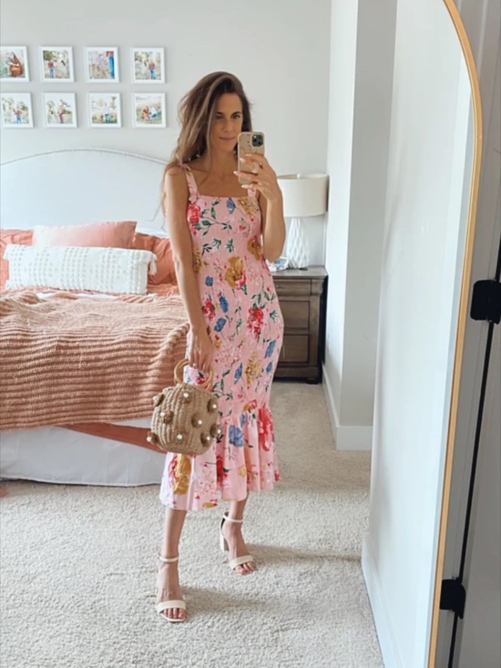 Pretty Garden Ruched Dress - Picture 2 of 6